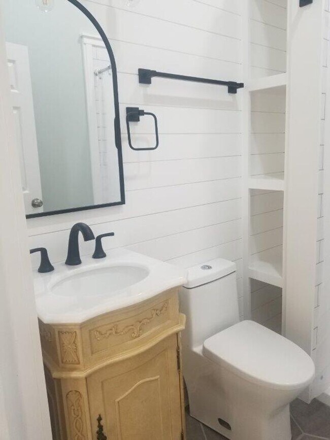 Building Photo - 6047 Wayne Memorial Dr