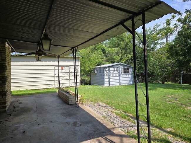 Building Photo - 1105 Willard