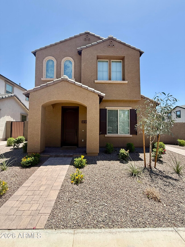 Building Photo - 1921 W Lariat Ln