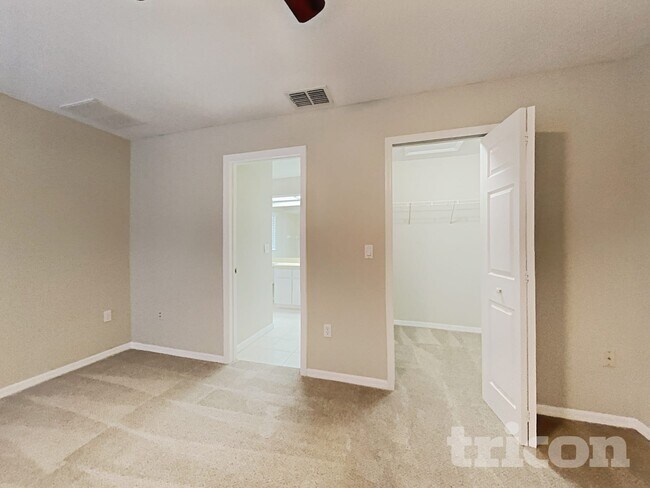 Building Photo - 3233 Ambassador Ave