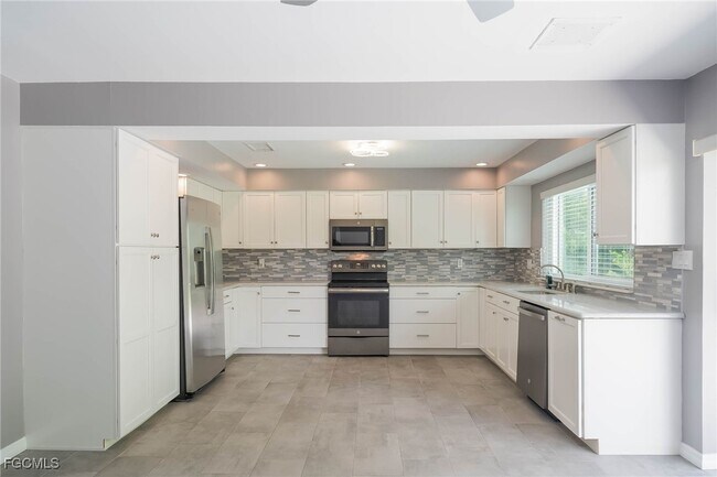 Building Photo - 409 SW 44th St