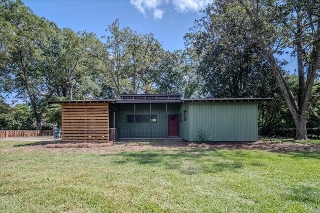 Building Photo - 410 Hardeman Ave