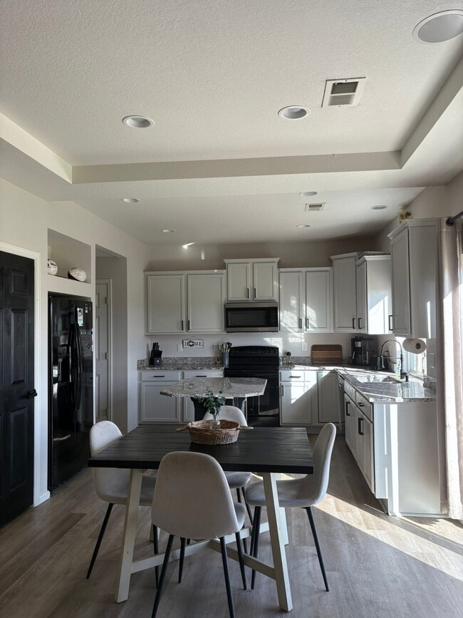 Building Photo - 5028 Eaglewood Ln