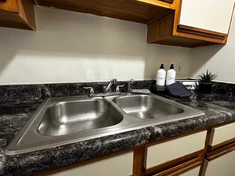 Building Photo - 112 Robbins Ave