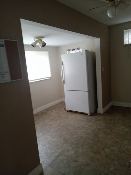 Building Photo - 107 Weedon Dr