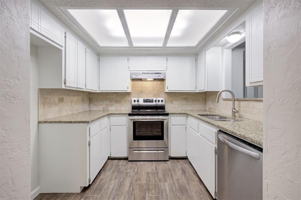Building Photo - 9021 N Rockwell Dr