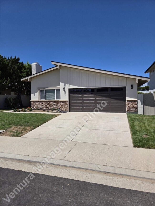 Building Photo - 5665 Meadow Vista Wy