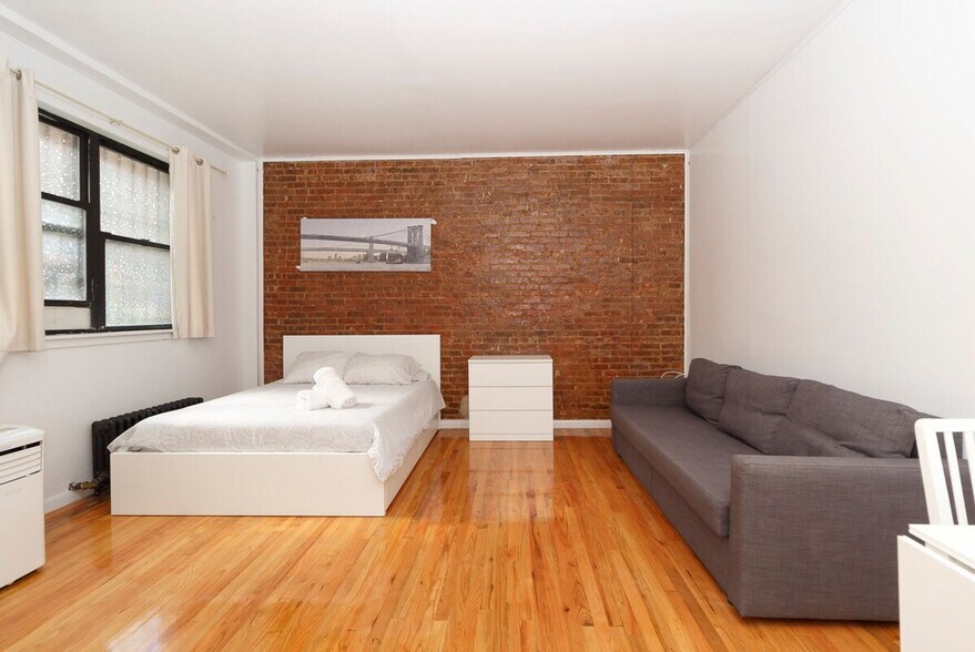 Building Photo - 215 B E 95th St