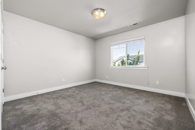 Building Photo - 626 N Preserve Dr