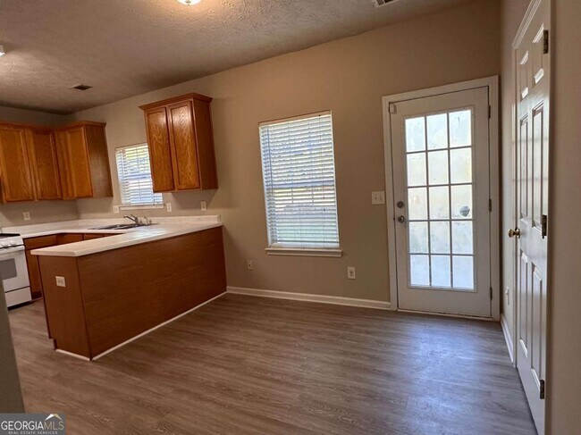 Building Photo - 305 Hulan Way