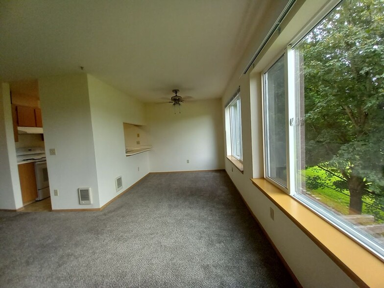 Building Photo - English Gardens Apartments