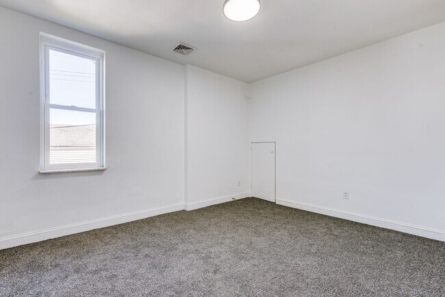 Building Photo - 2439 Arlington Ave