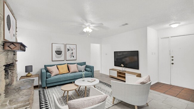Building Photo - Beautiful fireplace, Large back yard, Wash...
