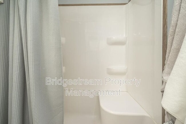 Building Photo - 5209 Pitcairn Rd