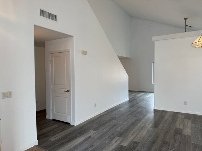 Building Photo - 2712 E Denim Trail