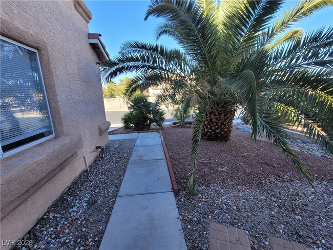 Building Photo - 25 Newburg Ave