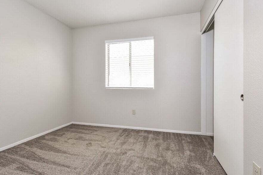 Building Photo - 5244 Del Lago Dr