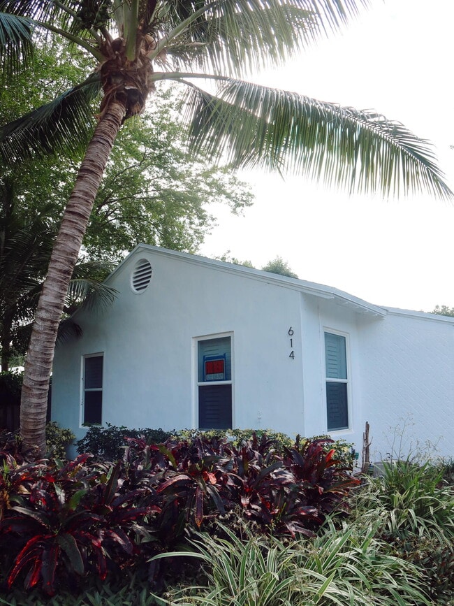 Building Photo - 614 Palm St