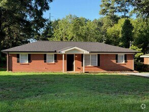 Building Photo - Charming 4 Bedroom Home located in Histori...