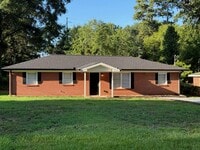 Building Photo - Charming 4 Bedroom Home located in Histori...