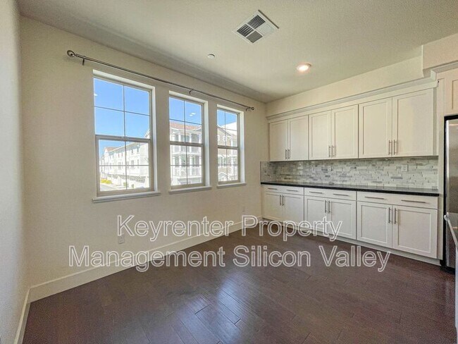 Building Photo - 37549 Willow St