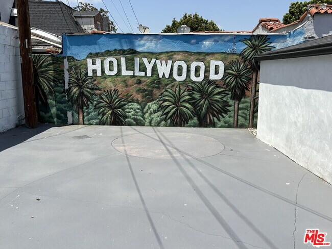 Building Photo - 3453 Floresta Ave