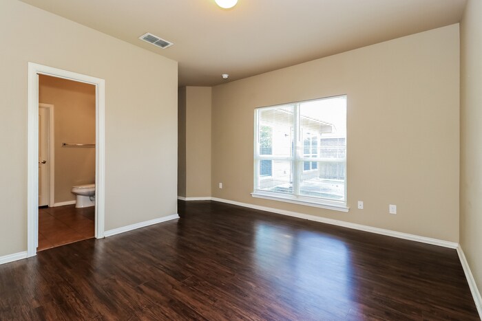 Building Photo - 7978 Los Alamitos Ln