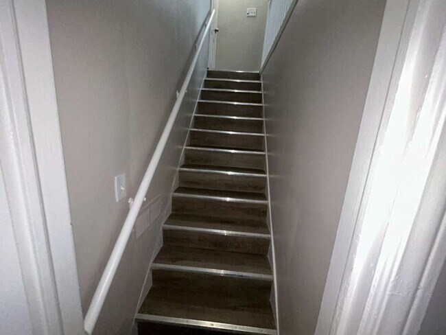 Building Photo - Cute 3 Bedroom Bungalow