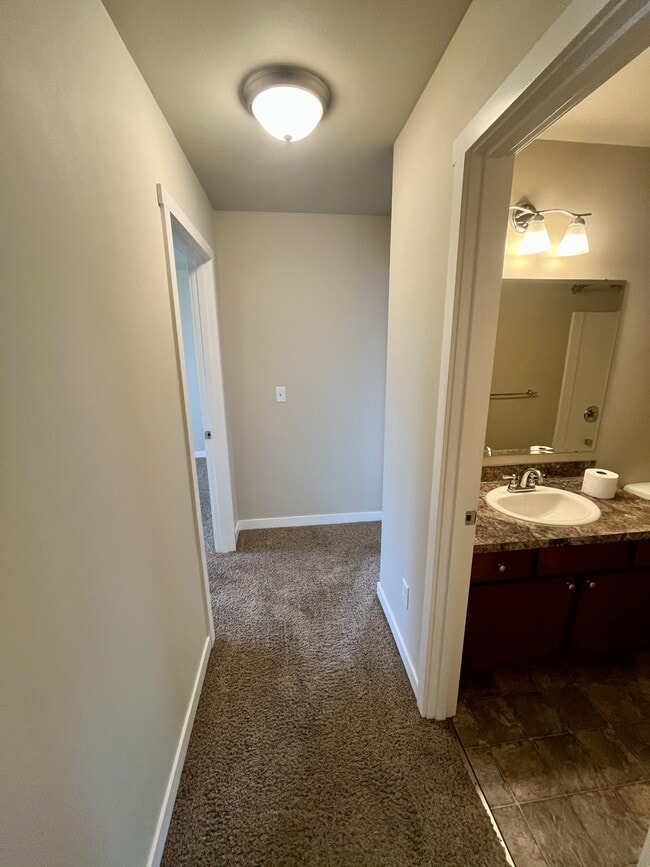 Building Photo - 1032 Cherry St