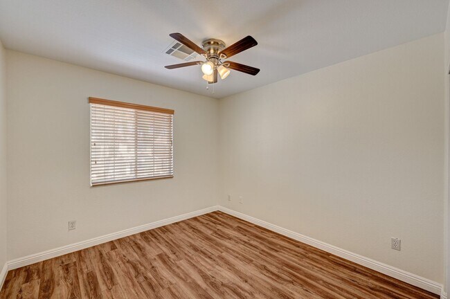Building Photo - Fully Remodeled 3 Bed/ 2.5 Bath Home For Rent