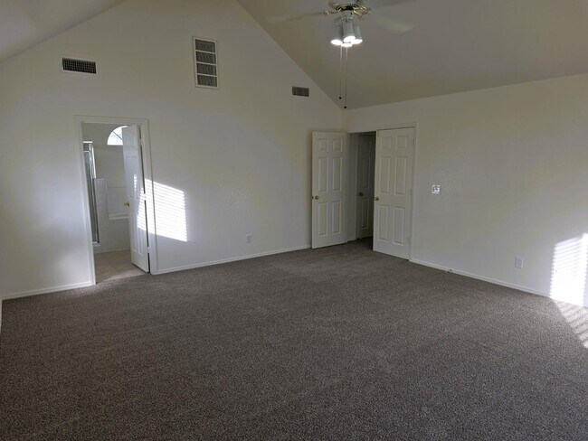 Building Photo - 832 Burlingame Ave