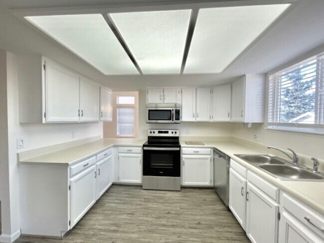 Building Photo - Renovated 2 Story Briargate Home with 3 Be...