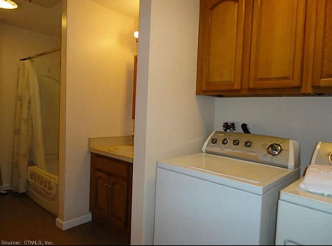 Building Photo - 205 Adams St