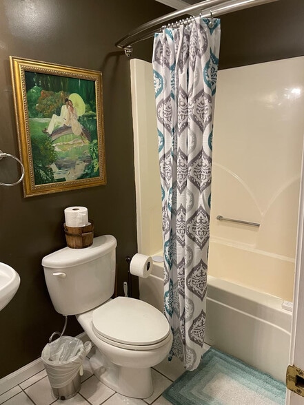 Building Photo - 176 Schools Dr