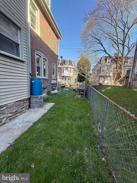 Building Photo - 540 00 E Johnson Street Unit 2