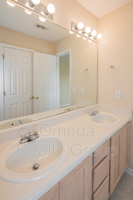 Building Photo - 6000 Aldersbrook Ct