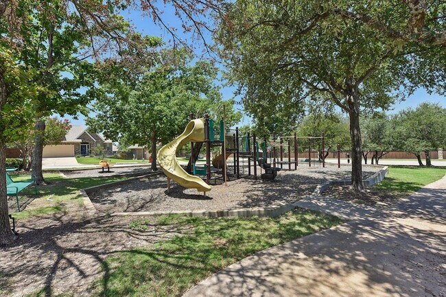 Building Photo - 640 Loma Cedro Bend