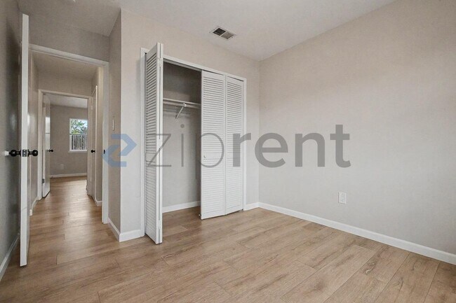 Building Photo - 2307 N Cirby Way