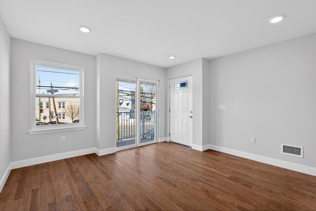 Building Photo - 40 E 5th St