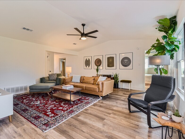 Building Photo - 3205 Kittyhawk Cv