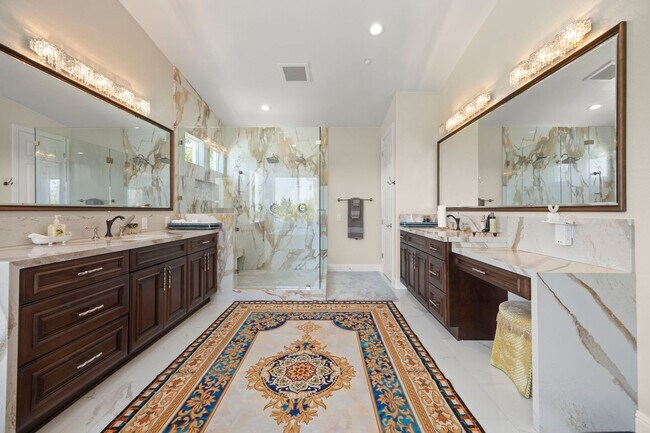 Building Photo - Exquisite Luxury Living in the Moorpark Co...