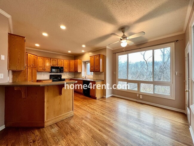 Building Photo - Beautiful Four Bedroom Home in Blue Valley...