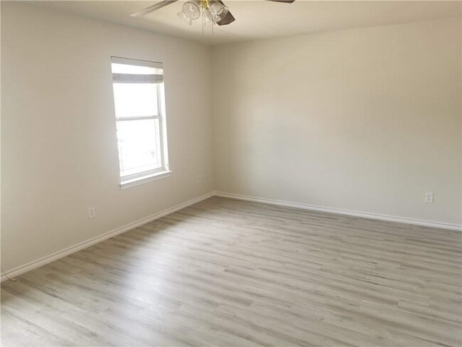 Building Photo - 3207 Barksdale Dr