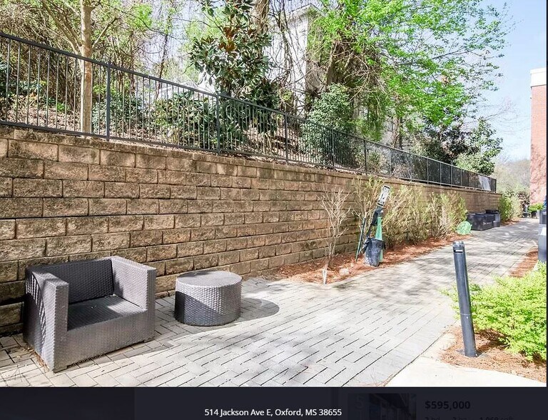 Building Photo - 514 Jackson Ave E