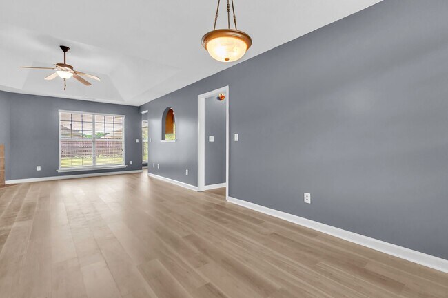 Building Photo - ** 3 Bed 2 Bath located in Cotton Lakes ** Call 334-366-9198 to schedule a self tour