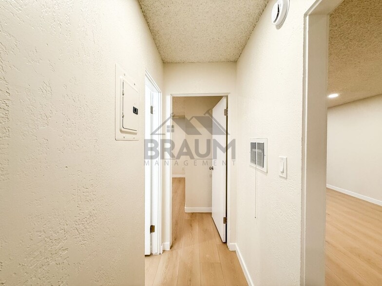 Building Photo - 4636 Laurel Canyon Blvd