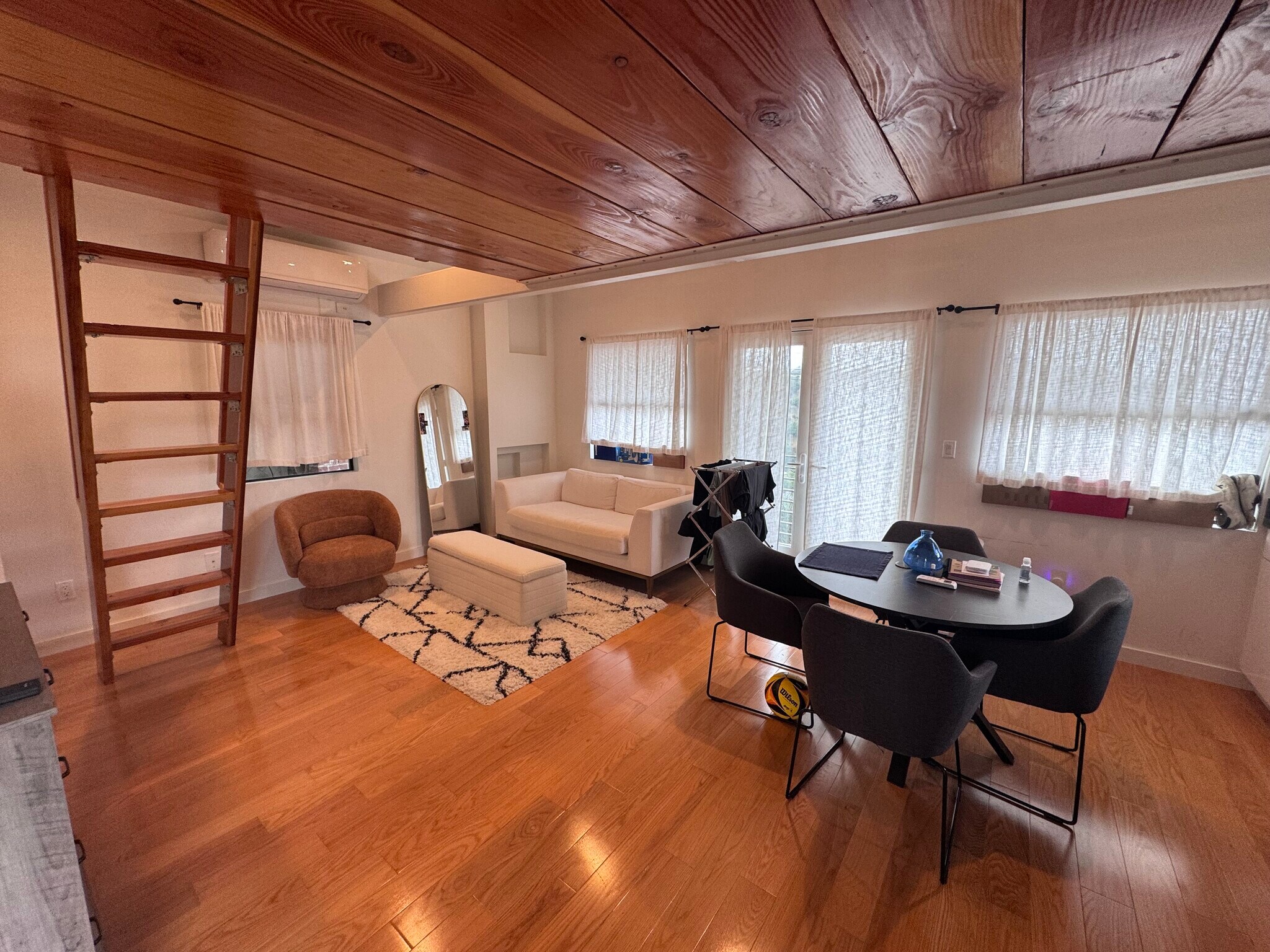 Building Photo - 2118 Kew Dr