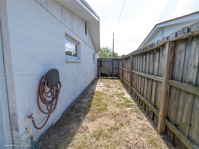 Building Photo - 3421 Cantrell