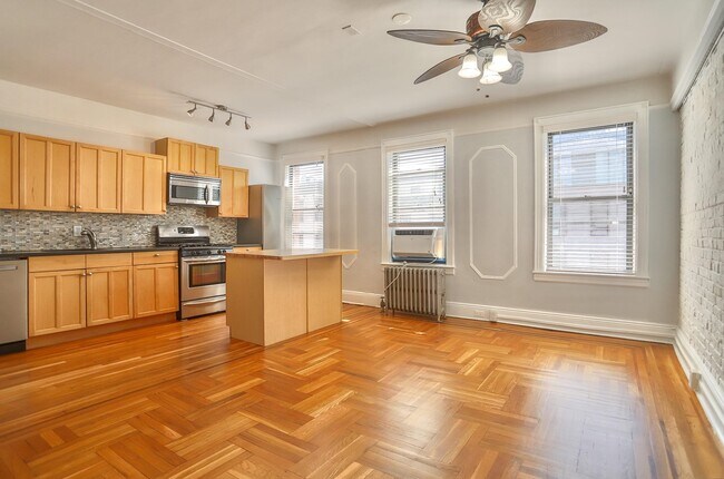 Building Photo - 202 Park Ave