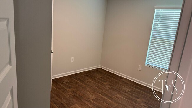 Building Photo - RATE DROP ALERT (was $2200/month) and FALL...